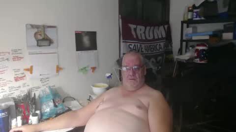 Snapshot of usgoober chatting on 11/10/25, 08:13 Eric online show from 11/10/25, 08:13