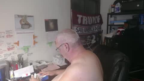 Snapshot of usgoober chatting on 11/17/25, 12:11 Eric online show from 11/17/25, 12:11