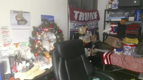 Snapshot of usgoober chatting on 12/15/25, 12:09 Eric online show from 12/15/25, 12:09