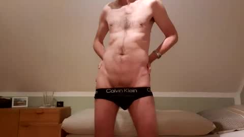 Snapshot of uwe_online chatting on 11/20/25, 07:46 UWE online show from 11/20/25, 07:46