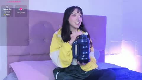 v1cky_ online show from 11/07/25, 10:32