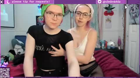 Snapshot of v3n0mb1t3z chatting on 09/27/25, 02:38 kermit online show from 09/27/25, 02:38