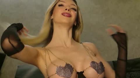 Snapshot of v_deville chatting on 03/14/26, 03:23 Mia online show from 03/14/26, 03:23