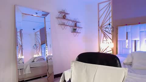 Snapshot of vaaleriee_miller_ chatting on 11/16/25, 09:20 valeriee miller online show from 11/16/25, 09:20