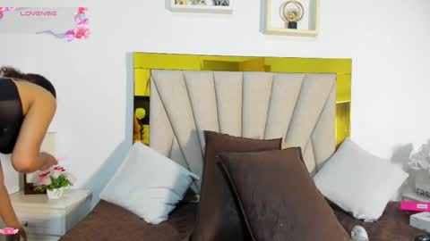 vahioleth  online show from 10/18/25, 03:09