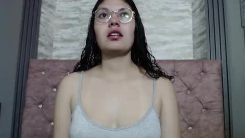 Snapshot of vainilla_cam chatting on 02/06/26, 02:05 Vainilla online show from 02/06/26, 02:05