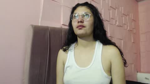 Snapshot of vainilla_cam chatting on 02/26/26, 12:20 Vainilla online show from 02/26/26, 12:20