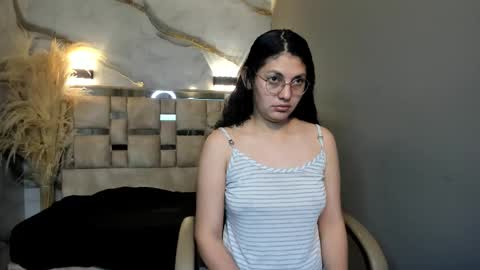 Snapshot of vainilla_cam chatting on 03/03/26, 01:34 Vainilla online show from 03/03/26, 01:34