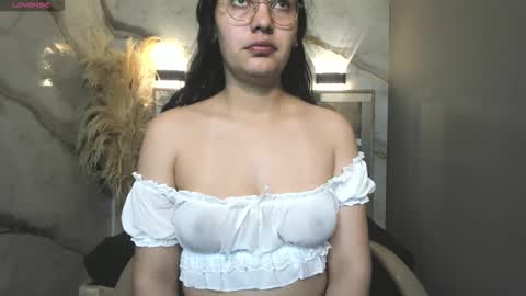 Snapshot of vainilla_cam chatting on 03/06/26, 01:24 Vainilla online show from 03/06/26, 01:24