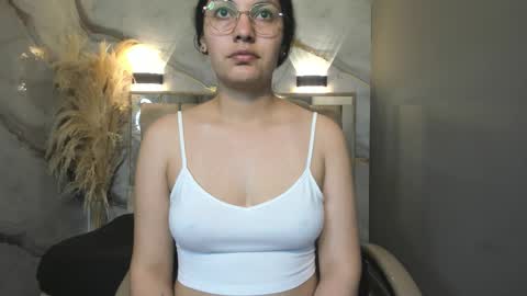 Snapshot of vainilla_cam chatting on 03/07/26, 01:24 Vainilla online show from 03/07/26, 01:24