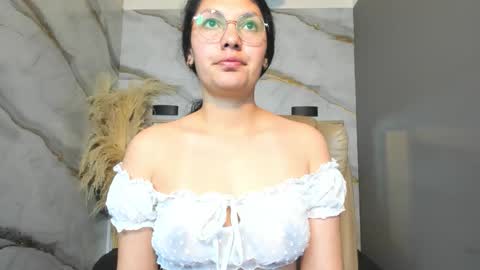 Snapshot of vainilla_cam chatting on 03/09/26, 01:42 Vainilla online show from 03/09/26, 01:42