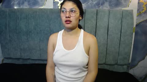 Snapshot of vainilla_cam chatting on 03/19/26, 01:20 Vainilla online show from 03/19/26, 01:20