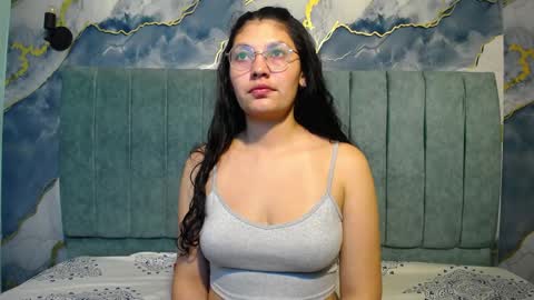 Snapshot of vainilla_cam chatting on 04/18/26, 02:04 Vainilla online show from 04/18/26, 02:04