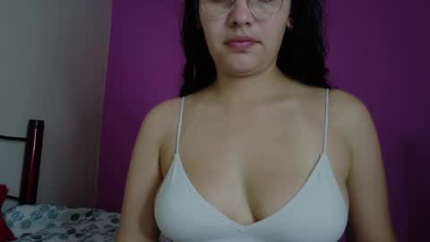 Snapshot of vainilla_cam chatting on 05/02/26, 12:15 Vainilla online show from 05/02/26, 12:15