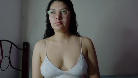 Snapshot of vainilla_cam chatting on 05/24/26, 02:05 Vainilla online show from 05/24/26, 02:05