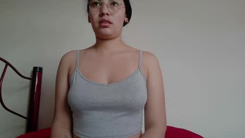 Snapshot of vainilla_cam chatting on 05/27/26, 12:24 Vainilla online show from 05/27/26, 12:24