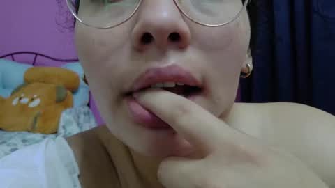Snapshot of vainilla_cam chatting on 06/11/26, 02:53 Vainilla online show from 06/11/26, 02:53
