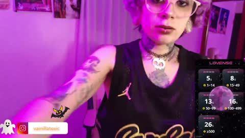 Vainilla Independent model online show from 01/28/25, 12:15