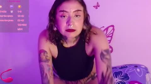 Vainilla Independent model online show from 11/21/25, 11:58