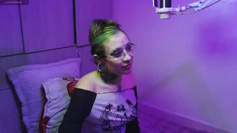 Snapshot of vainilla_l chatting on 04/14/26, 01:22 Vainilla Independent model online show from 04/14/26, 01:22