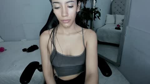 Snapshot of vaiolethsan chatting on 05/07/26, 01:49 Vaioleth online show from 05/07/26, 01:49