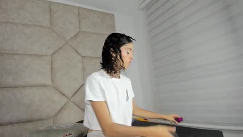 Snapshot of vaiolett_smith chatting on 09/20/25, 10:05 V A I O L E T T S M I T H online show from 09/20/25, 10:05