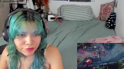 Snapshot of vaioletuwu chatting on 12/17/25, 12:38 Vaiolet1314 online show from 12/17/25, 12:38