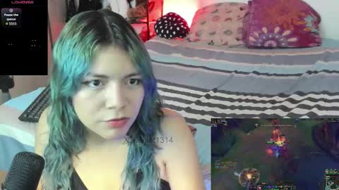 Snapshot of vaioletuwu chatting on 01/10/26, 04:58 Vaiolet1314 online show from 01/10/26, 04:58