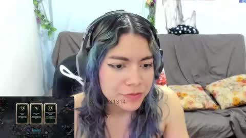 Snapshot of vaioletuwu chatting on 03/09/26, 02:04 Vaiolet1314 online show from 03/09/26, 02:04