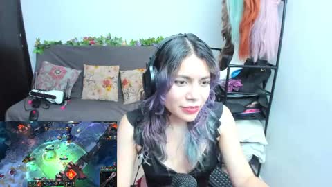 Snapshot of vaioletuwu chatting on 04/11/26, 04:06 Vaiolet1314 online show from 04/11/26, 04:06