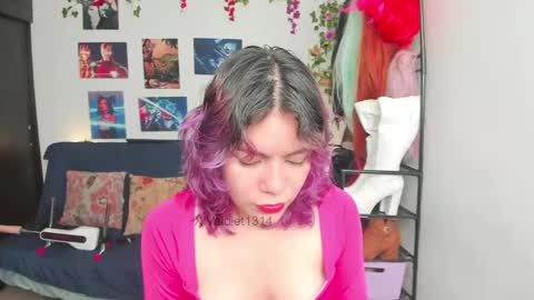 Snapshot of vaioletuwu chatting on 04/23/26, 12:26 Vaiolet1314 online show from 04/23/26, 12:26