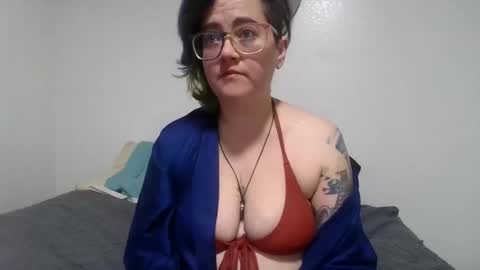 valarieak online show from 10/13/25, 04:18