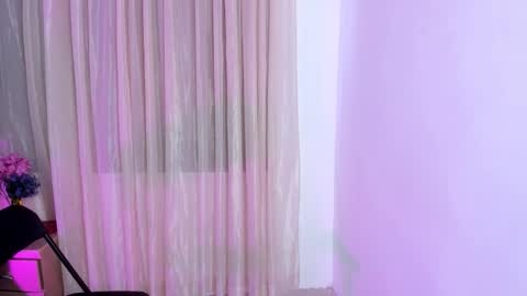 Snapshot of vale_kross chatting on 10/02/25, 01:29 HI IM NEW online show from 10/02/25, 01:29