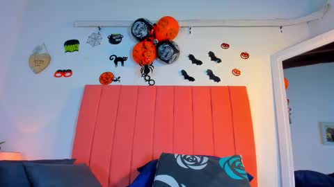 Snapshot of valen_rose0 chatting on 10/31/25, 12:06 VALENTINA 3 online show from 10/31/25, 12:06