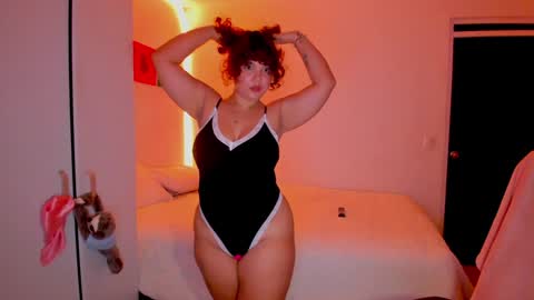 valen_smile_ online show from 01/12/25, 08:57