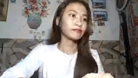 Snapshot of valenciasumney chatting on 06/07/26, 04:22 Camille online show from 06/07/26, 04:22