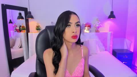 Snapshot of valenn__smith chatting on 12/23/24, 04:22 Valentina online show from 12/23/24, 04:22