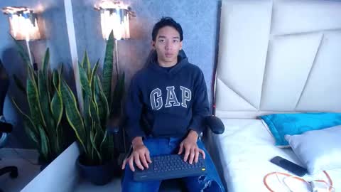 Snapshot of valenorlerot chatting on 10/25/25, 05:04 Valenor online show from 10/25/25, 05:04