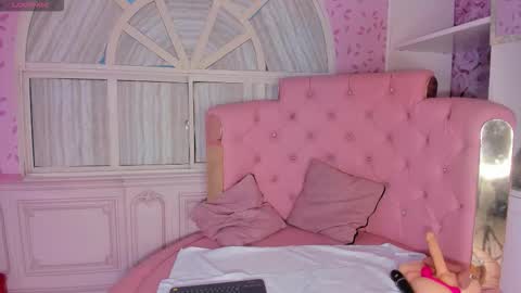 Valentina online show from 10/14/25, 10:21