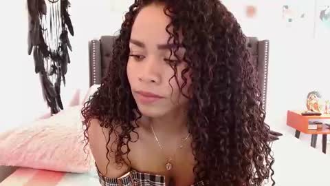 Snapshot of valentina_ferrer0 chatting on 07/26/26, 07:32 Valen Ferrer online show from 07/26/26, 07:32