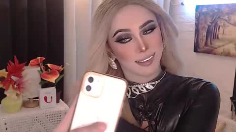 Snapshot of valentina_goddess_tsxxx chatting on 09/14/25, 07:35 Amanda online show from 09/14/25, 07:35