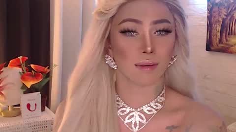 Snapshot of valentina_goddess_tsxxx chatting on 09/16/25, 02:23 Amanda online show from 09/16/25, 02:23