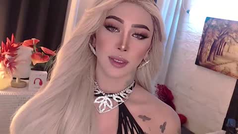 Snapshot of valentina_goddess_tsxxx chatting on 09/30/25, 01:54 Amanda online show from 09/30/25, 01:54