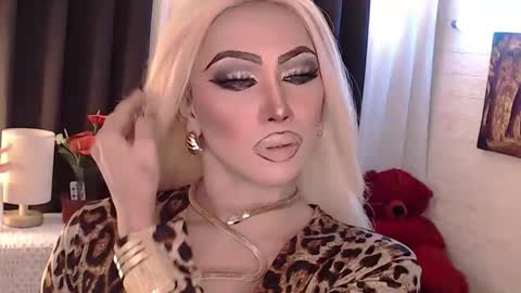 Snapshot of valentina_goddess_tsxxx chatting on 10/13/25, 03:17 Amanda online show from 10/13/25, 03:17