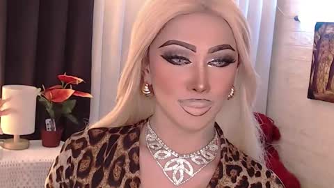 Snapshot of valentina_goddess_tsxxx chatting on 10/16/25, 08:54 Amanda online show from 10/16/25, 08:54