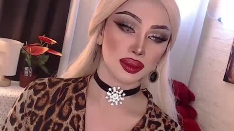 Snapshot of valentina_goddess_tsxxx chatting on 10/23/25, 02:00 Amanda online show from 10/23/25, 02:00