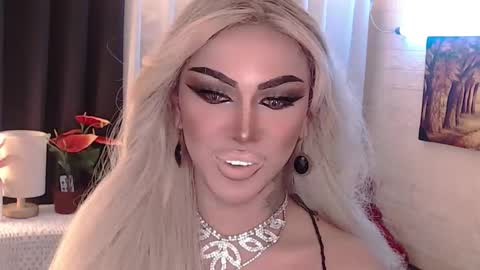 Snapshot of valentina_goddess_tsxxx chatting on 10/23/25, 06:17 Amanda online show from 10/23/25, 06:17