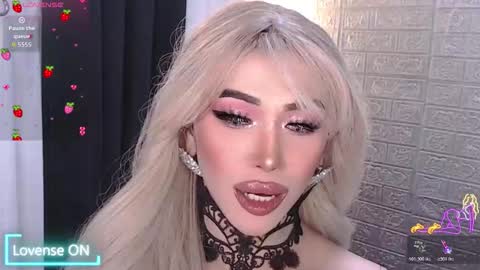 Amanda online show from 11/25/25, 03:56