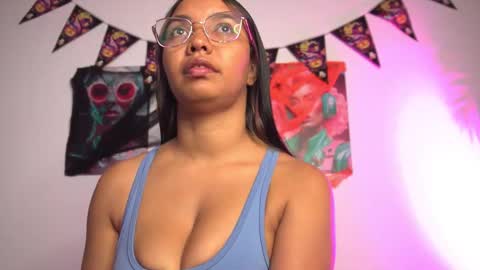 Snapshot of valentina_king18 chatting on 10/21/25, 11:22 VALENTINA online show from 10/21/25, 11:22