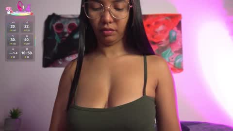 Snapshot of valentina_king18 chatting on 10/25/25, 11:07 VALENTINA online show from 10/25/25, 11:07